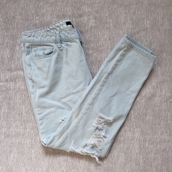 Forever 21 Denim - ‼️HP‼️ripped distressed mom jeans